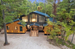 On Creek! HUGE Deck- Elegant Luxury! Sleeps 15